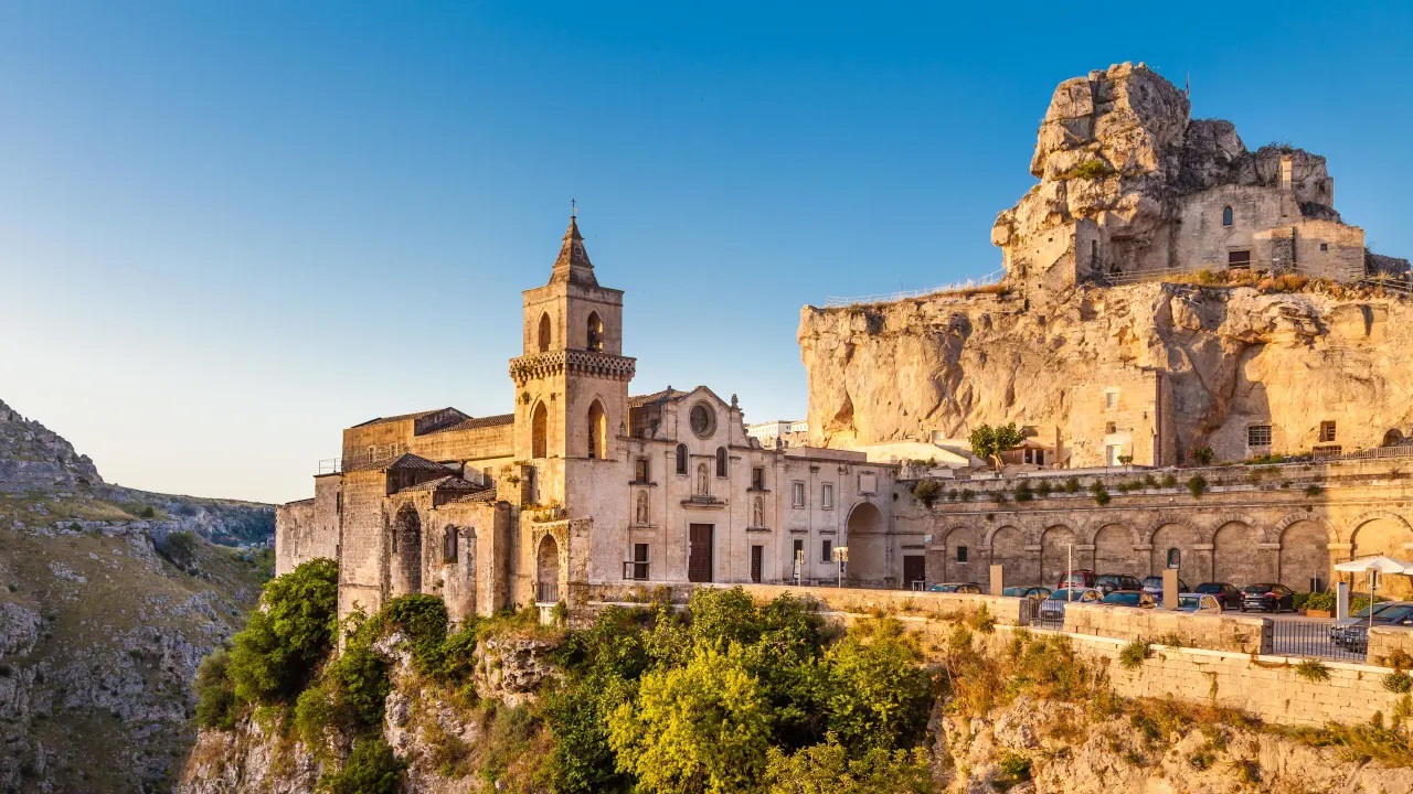 Oppdag den fascinerende historien til Matera, Italias bemerkelsesverdige steinby