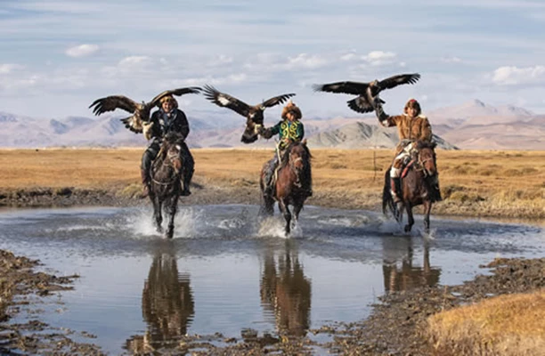 Opplev et land av utrolige kontraster og ubegrensede vidder i Mongolia, et reisemål som vil fange...