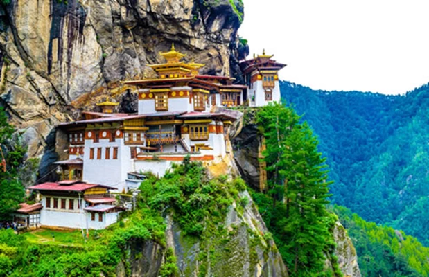 Opplev magien i Bhutan: En uoppdaget perle blant fjellene. Bhutan, et skjult juvel omgitt av maje...